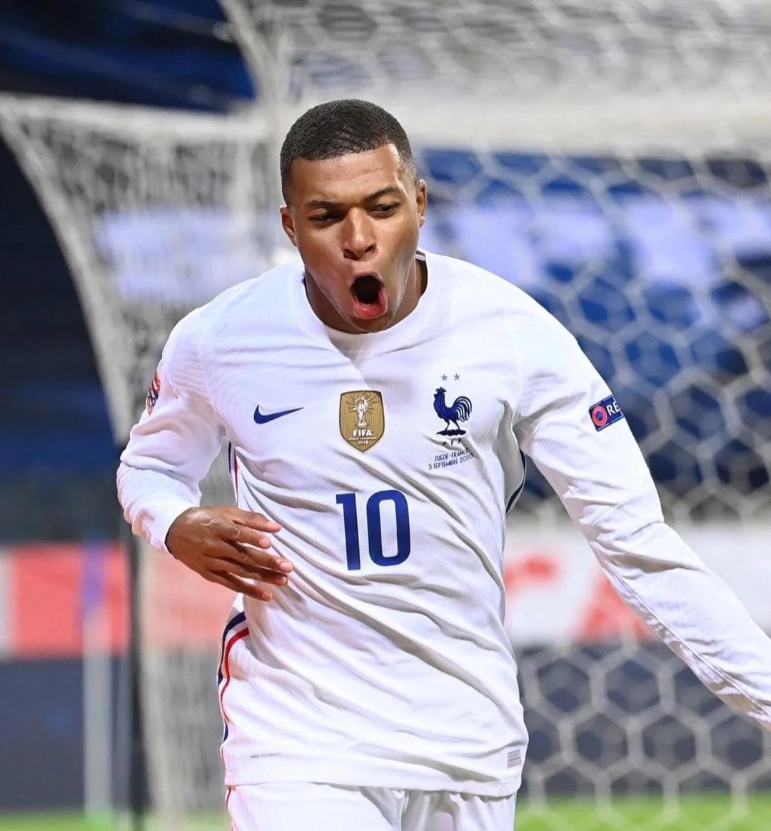 篮球篮网替补球员贡献稳定得分