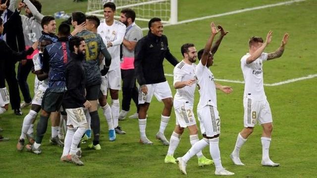 巴萨欧冠大名单：特狮回归，莱万、亚马尔、拉菲尼亚领衔锋线（巴萨欧冠名单出炉：特尔施特根复出，莱万、亚马尔、拉菲尼亚坐镇锋线）