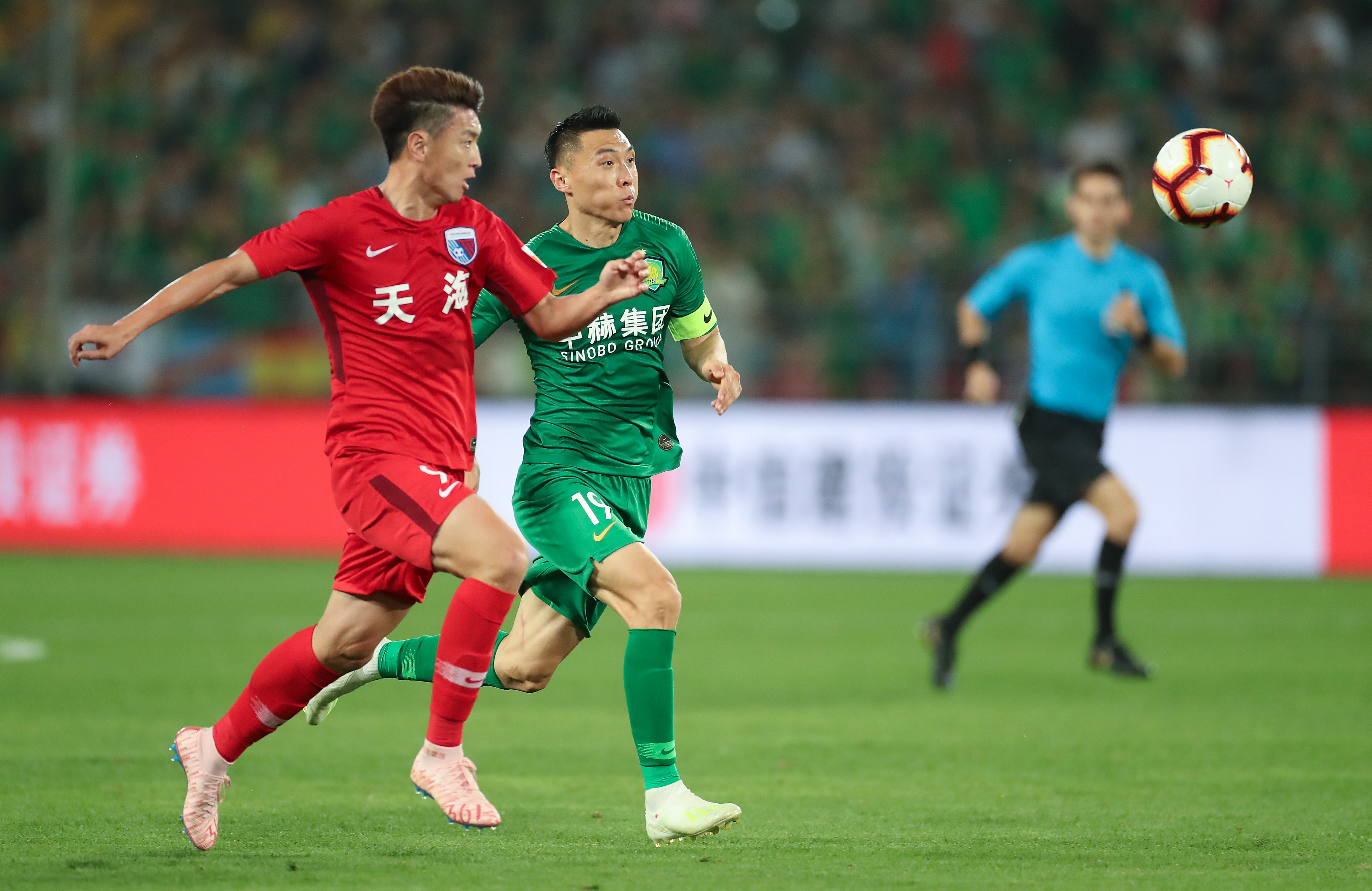 逆天倒勾！40岁C罗一飞冲天：队友对手都看傻了 梦回7年前那一晚