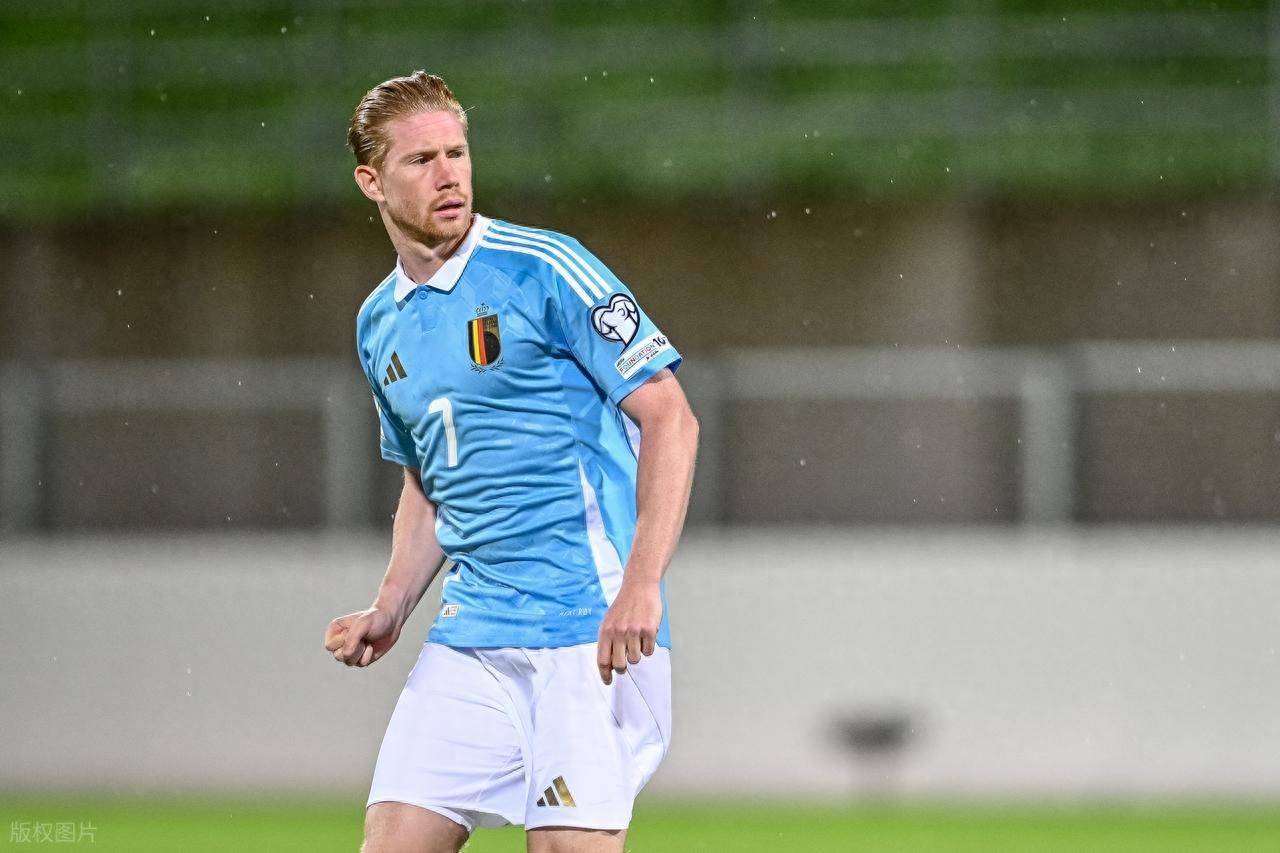 轻伤不下火线！记者：姆巴佩左手无名指骨折，但仍将出战曼城